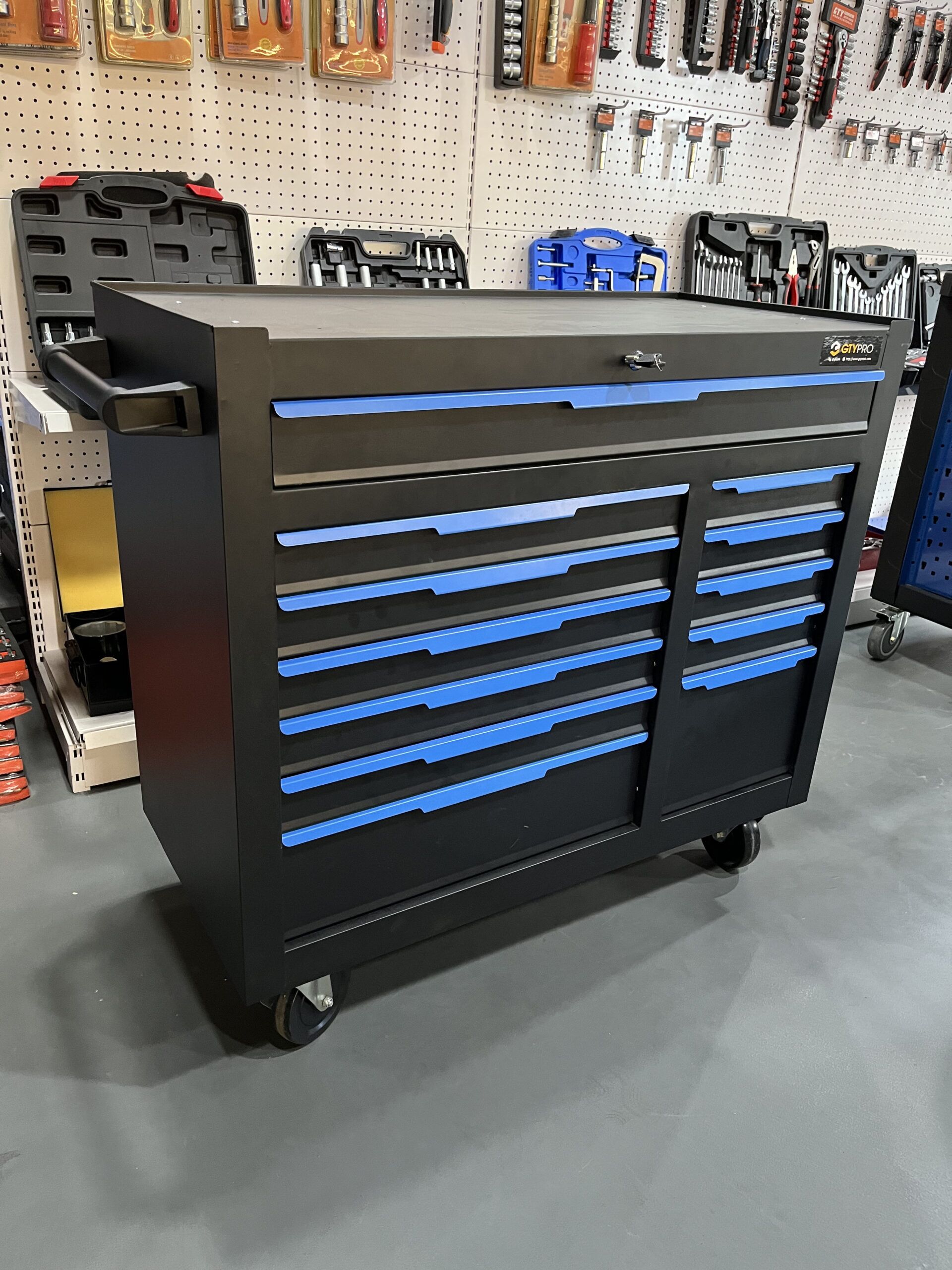 12 drawers tool trolly cabinet